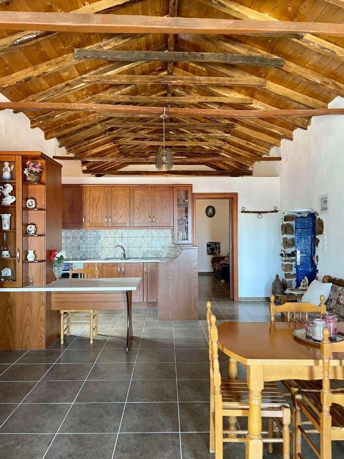 Politeika Traditional House Tiros Bagian luar foto