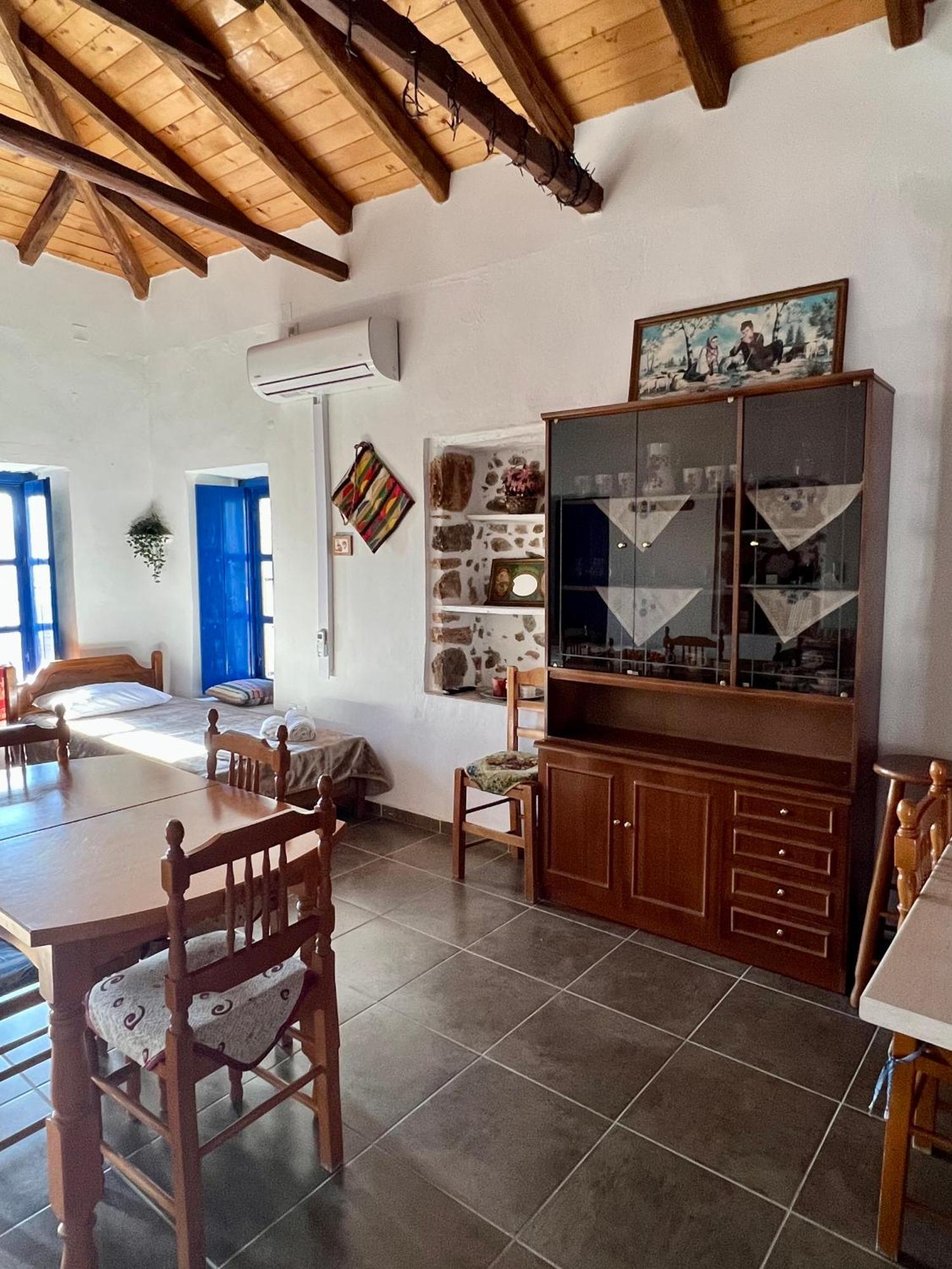 Politeika Traditional House Tiros Bagian luar foto