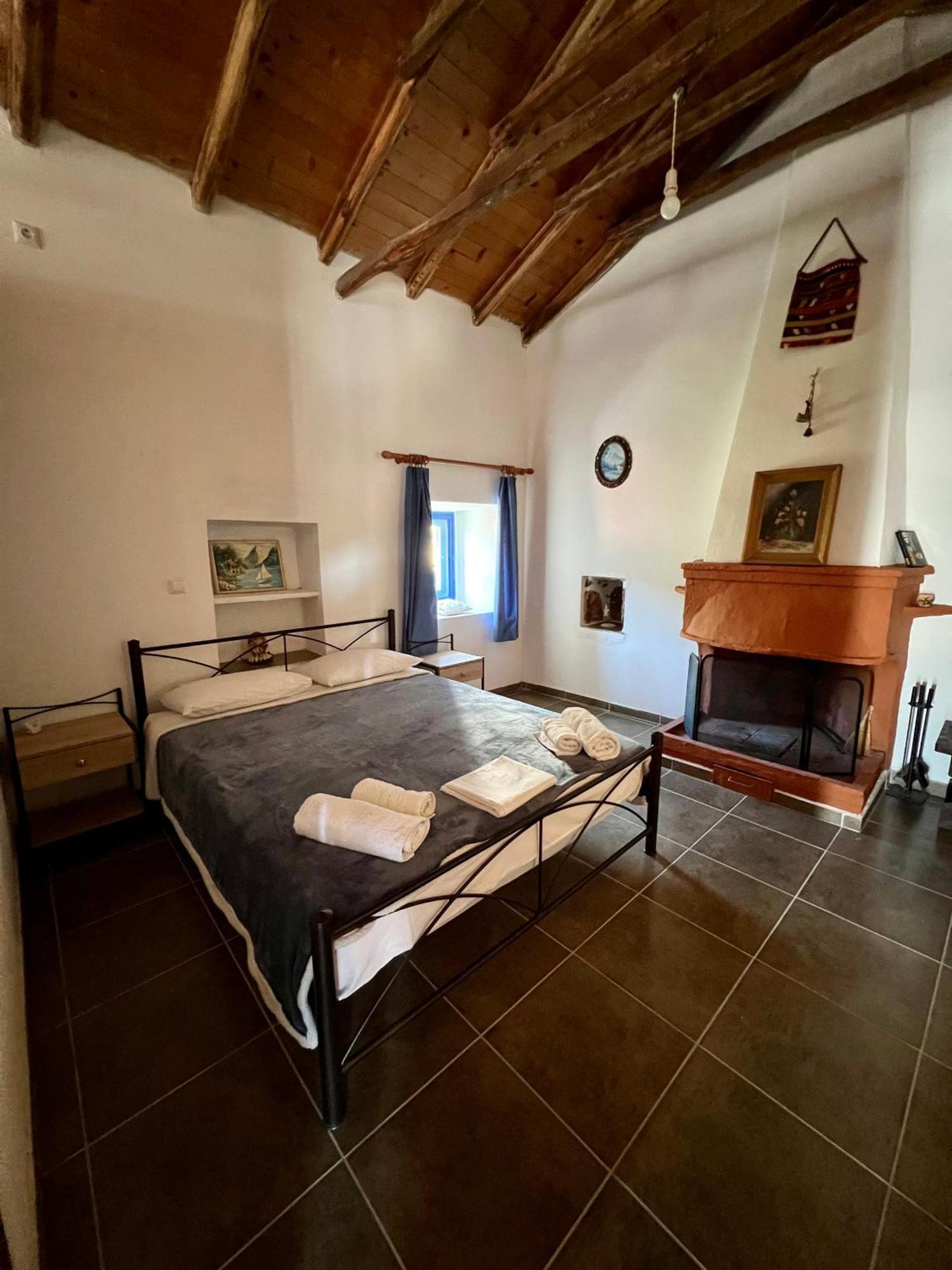 Politeika Traditional House Tiros Bagian luar foto
