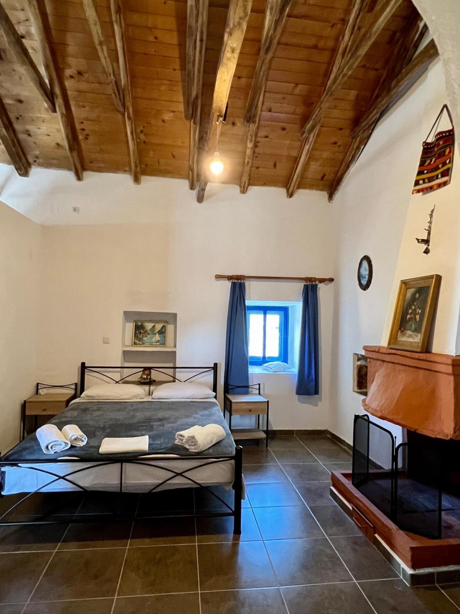 Politeika Traditional House Tiros Bagian luar foto